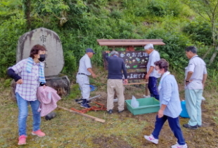 敬神婦人会の花壇の案内看板