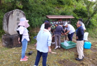 敬神婦人会の花壇の案内看板