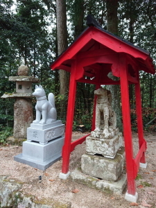 戸倉稲荷神社の狐像